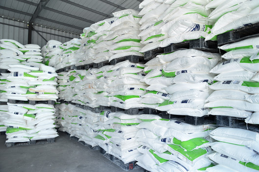 white melamine formaldehyde powder